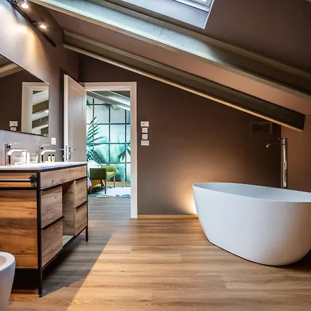 La Casa Nel Parco Luxury סן לזרו די סבנה